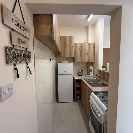 Apartament Center, 5 Min To Beach, Fully Renovated
