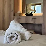 Center, 5 Min To Beach, Fully Renovated アパート *