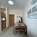 Center, 5 Min To Beach, Fully Renovated * ラルナカ