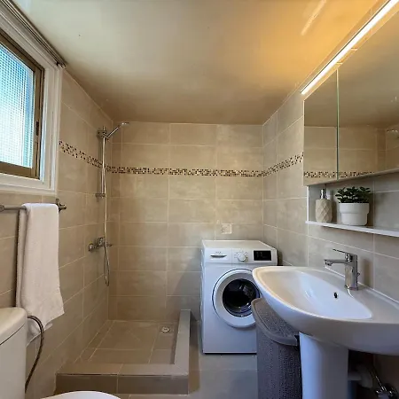 City Center, 5 Min To Beach, Fully Renovated Daire Larnaca