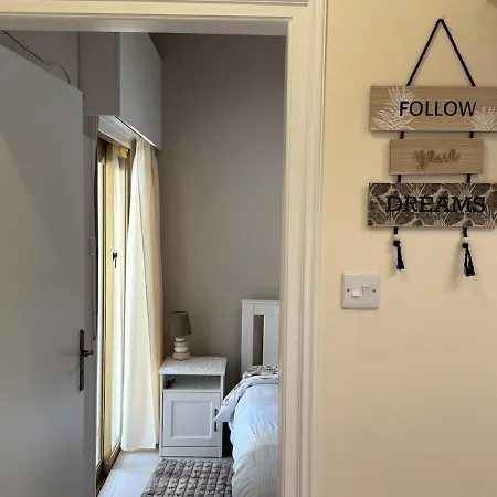 City Center, 5 Min To Beach, Fully Renovated Larnaca