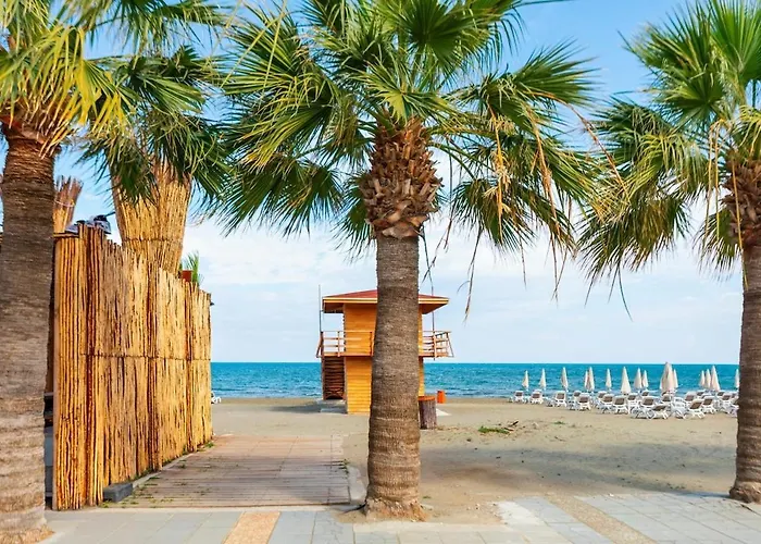 City Center, 5 Min To Beach, Fully Renovated * Larnaca