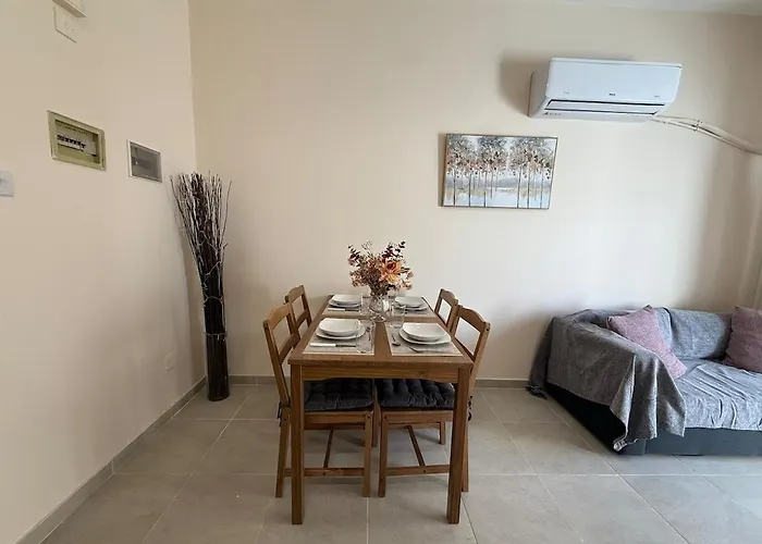 City Center, 5 Min To Beach, Fully Renovated Larnaca