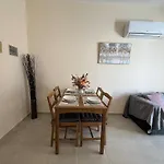 Center, 5 Min To Beach, Fully Renovated Ларнака