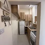 Апартаменти Center, 5 Min To Beach, Fully Renovated