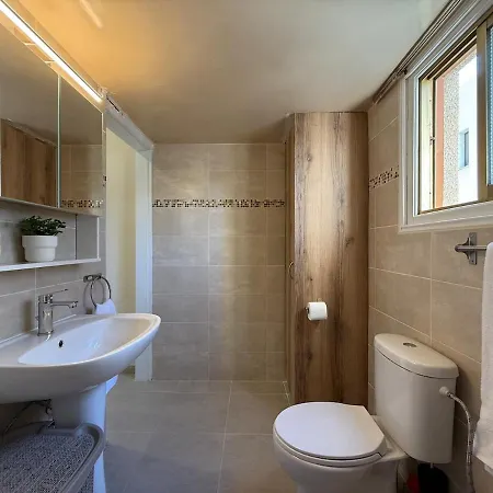 Center, 5 Min To Beach, Fully Renovated * Ларнака